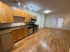 3349 N Clark St in Chicago, IL - Building Photo - Building Photo