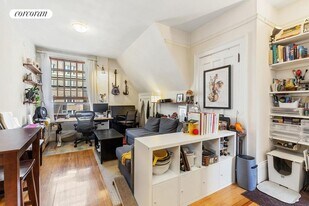 527 W 110th St in New York, NY - Building Photo