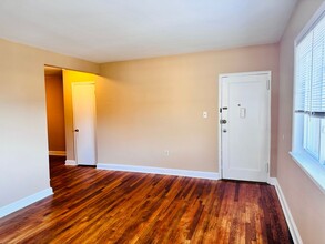 8805 Plymouth St in Silver Spring, MD - Foto de edificio - Building Photo