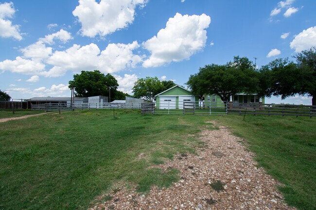 2600 Phillipsburg Church Rd in Chappell Hill, TX - Foto de edificio - Building Photo