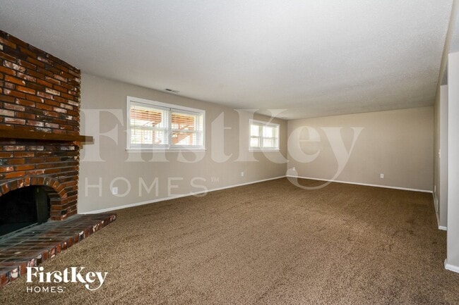 1226 Treetop Village Dr in Ballwin, MO - Foto de edificio - Building Photo