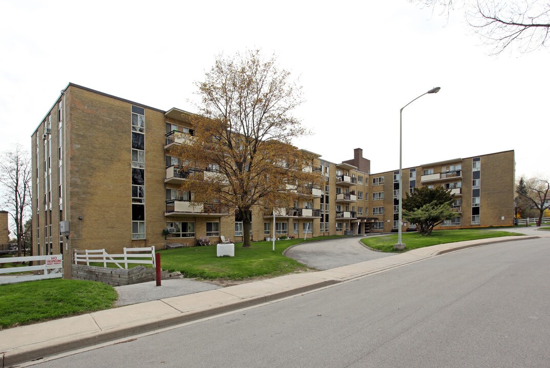 Greenbelt Village Apartments in Toronto, ON - Building Photo