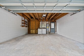 8426 Williamsburg Cir in Pensacola, FL - Foto de edificio - Building Photo