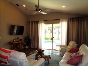 132 Napa Ridge Way in Naples, FL - Foto de edificio - Building Photo
