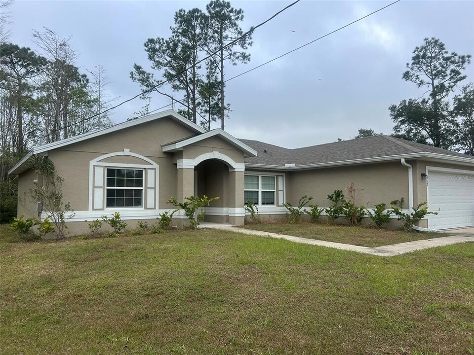 12 Robin Pl in Palm Coast, FL - Building Photo