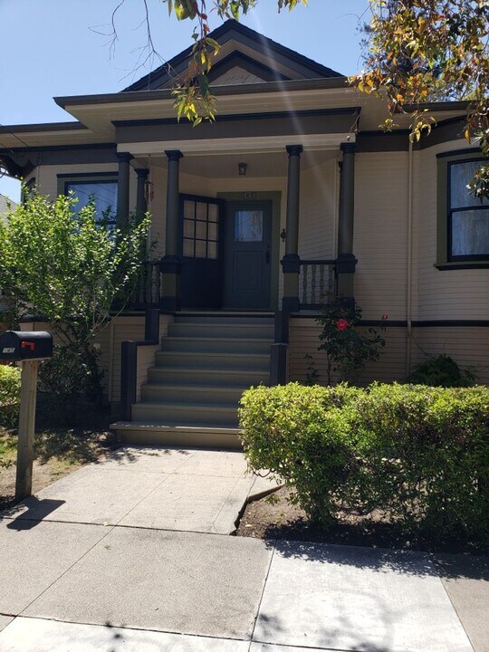 145 Myrtle St in Santa Cruz, CA - Building Photo