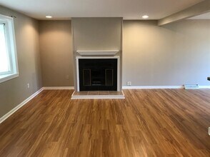 6735 Van Buren Pl in Merrillville, IN - Foto de edificio - Building Photo