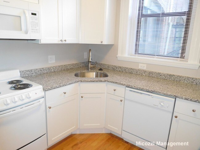 1455 Beacon St-Unit -1-25-MZ in Brookline, MA - Foto de edificio - Building Photo