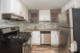 2326 N Southport Ave, Unit G in Chicago, IL - Building Photo - Building Photo