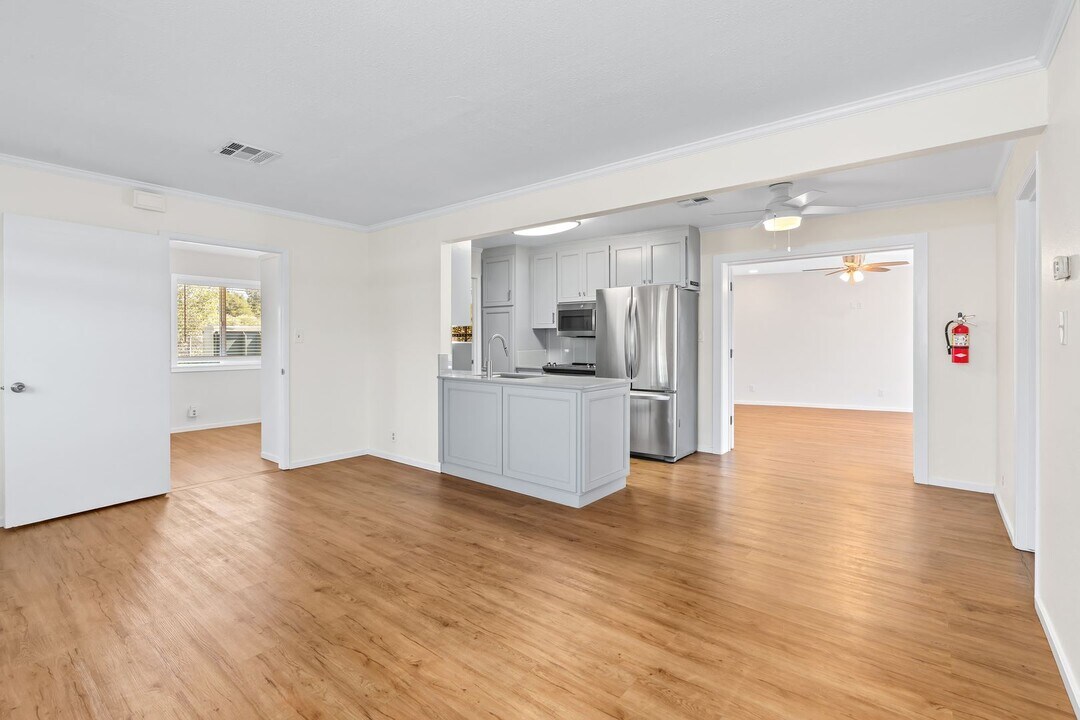 1025 Golden Gate Dr in Napa, CA - Building Photo