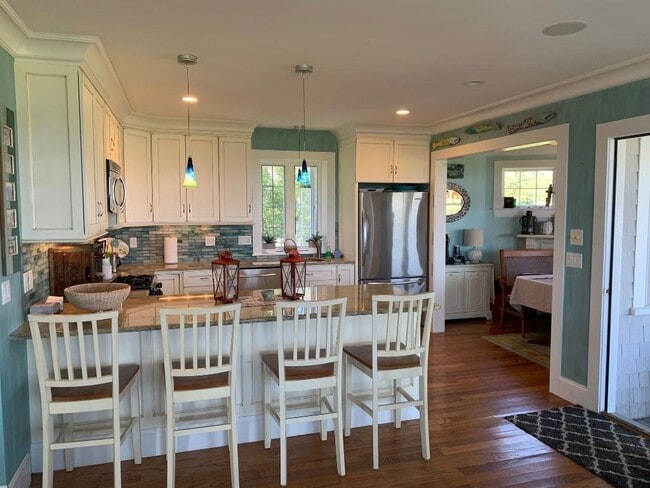 4 Creek St in Mattapoisett, MA - Building Photo - Building Photo