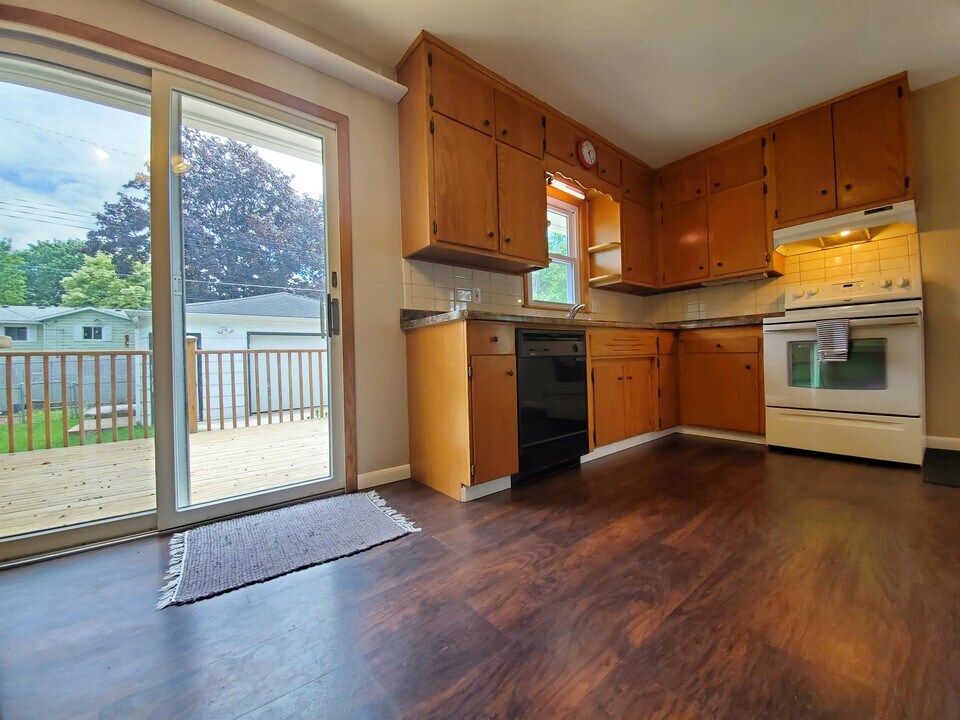 2418 24th Ave NW in Rochester, MN - Building Photo