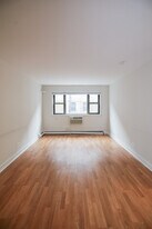 561 W Cornelia Ave, Unit #587 in Chicago, IL - Building Photo