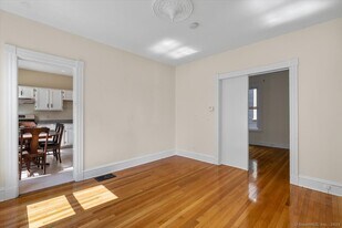 56 Mansfield St in New Haven, CT - Building Photo