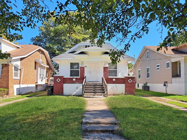 property at 659 S 42nd St
