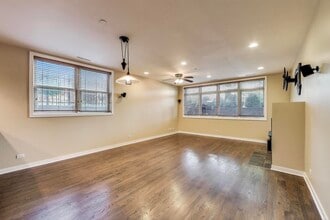 421 S Ridgeland Ave in Oak Park, IL - Foto de edificio - Building Photo