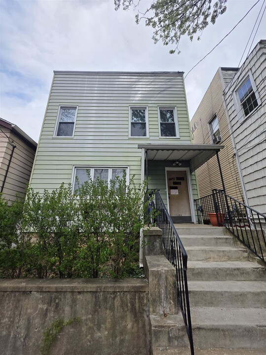 282 Neptune Ave in Jersey City, NJ - Building Photo
