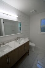 2039 Rhode Island St in Lawrence, KS - Building Photo - Building Photo