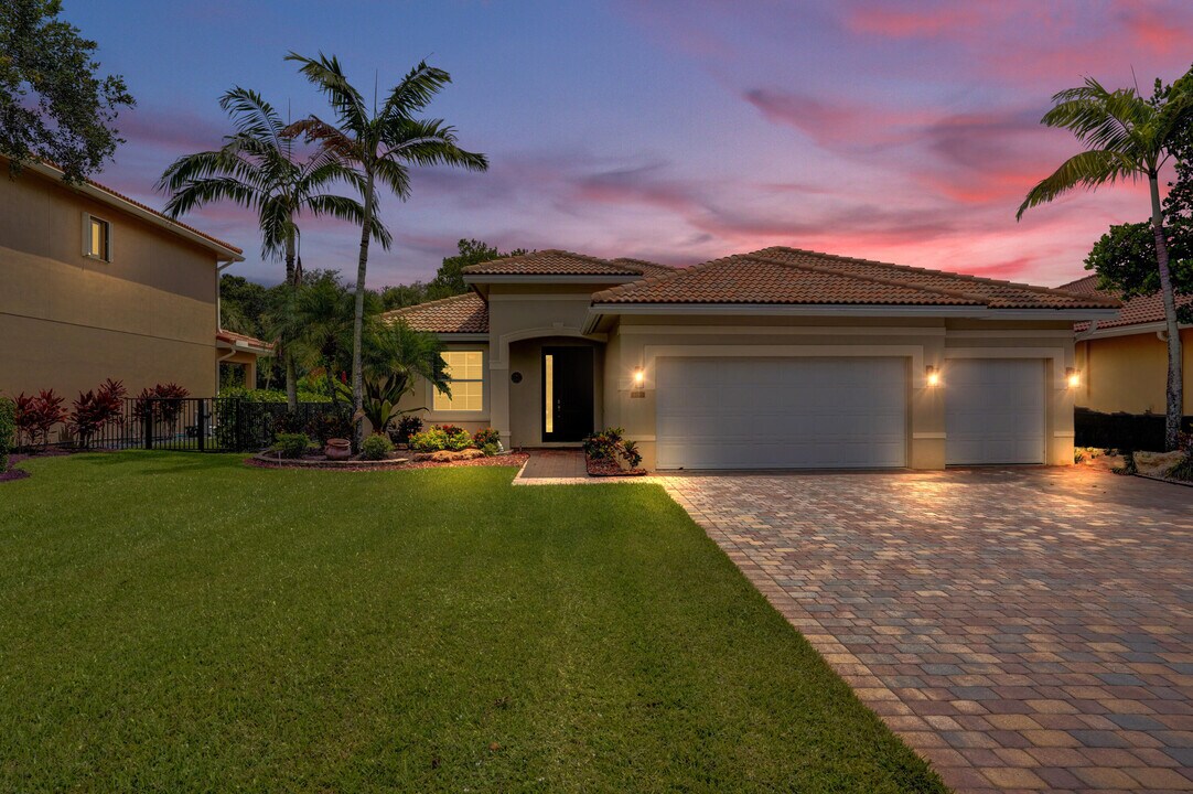 8490 Lyons Ranches Road in Boynton Beach, FL - Building Photo