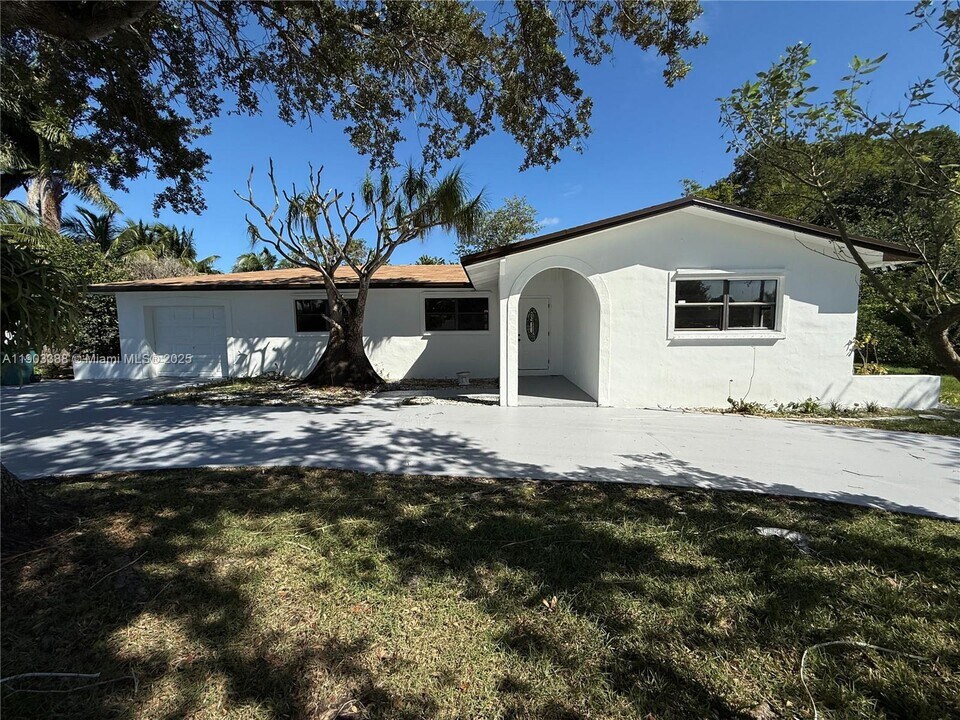 28221 SW 162nd Ave in Homestead, FL - Building Photo