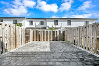 10817 SW 233rd St in Princeton, FL - Building Photo - Building Photo