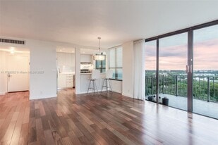 780 NE 69th St in Miami, FL - Building Photo