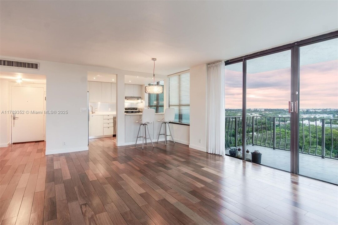780 NE 69th St in Miami, FL - Building Photo