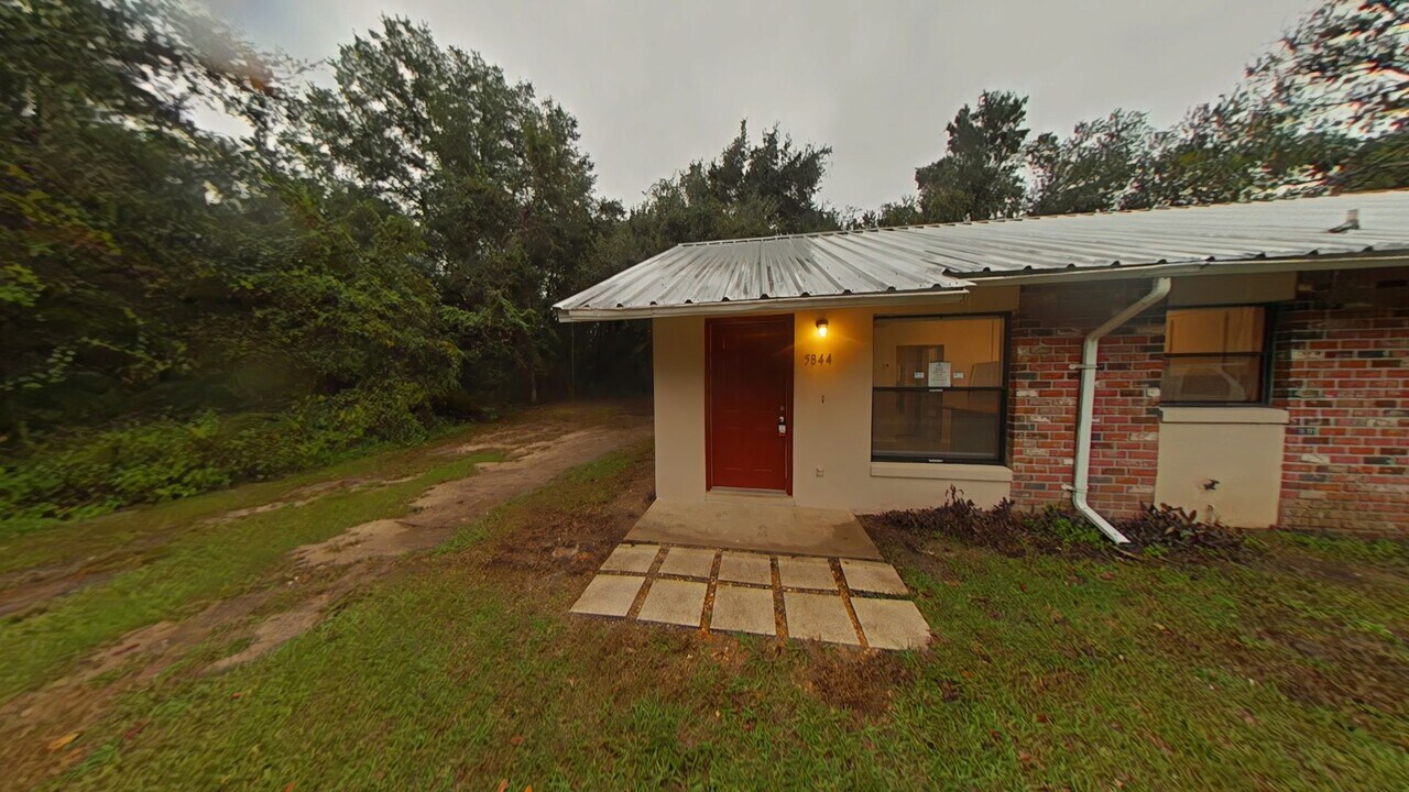 5844 NW 14th St in Ocala, FL - Building Photo