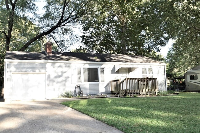 property at 5625 N Amoret Ave