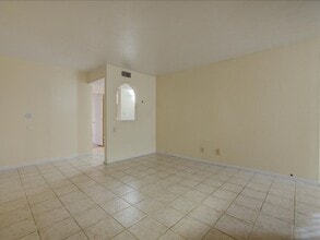 1600 N Wilmot Rd in Tucson, AZ - Building Photo - Building Photo