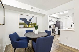 Halston Lakeside in Sarasota, FL - Building Photo - Building Photo