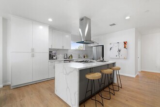 2636 Virginia Rd in Los Angeles, CA - Building Photo - Building Photo