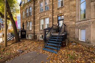 2020-2024 Jeanne-Mance Rue in Montréal, QC - Building Photo - Building Photo