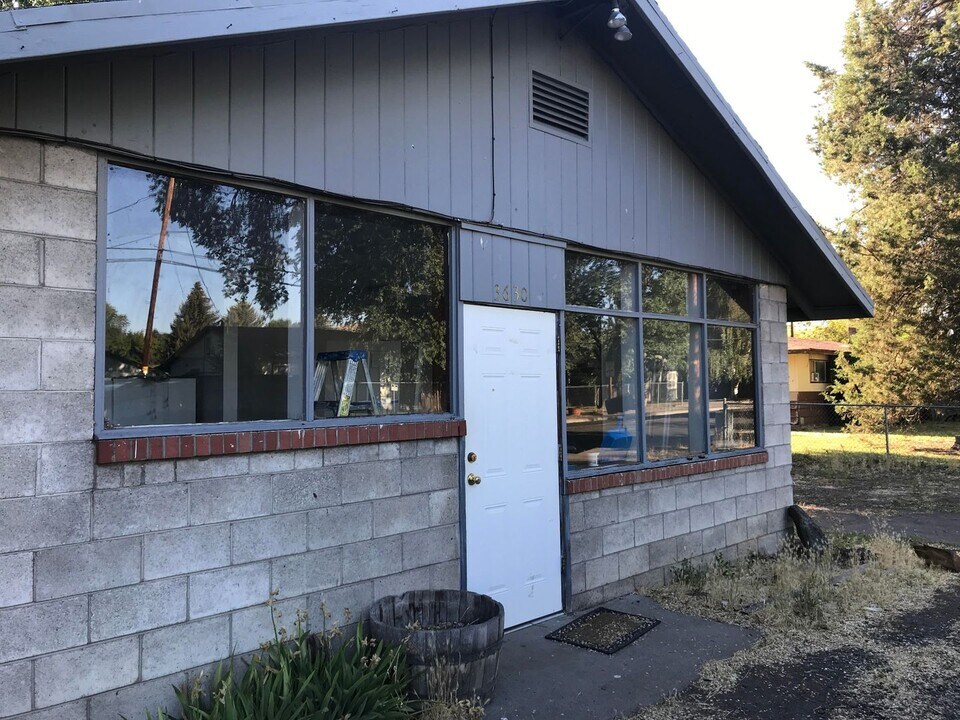 3630 Homedale Rd in Klamath Falls, OR - Building Photo
