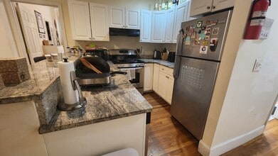 66 Egmont St, Unit 66-2 in Brookline, MA - Building Photo - Building Photo