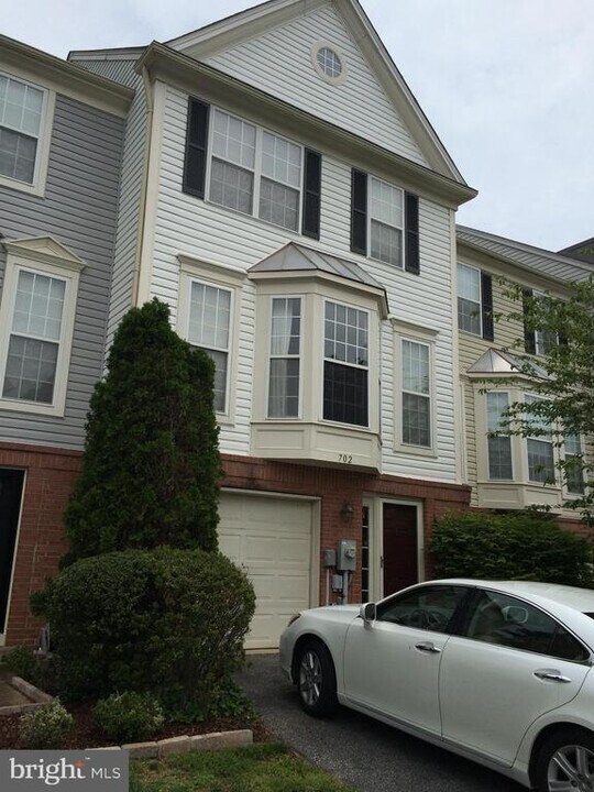 702 HOWARD'S Loop in Annapolis, MD - Building Photo