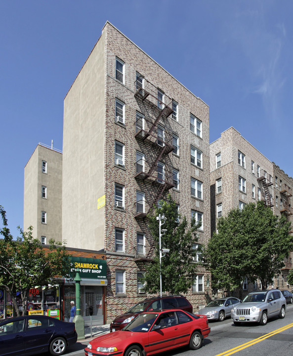 919-921 McLean Ave in Yonkers, NY - Building Photo