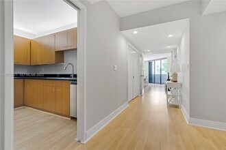 101 Crandon Blvd in Key Biscayne, FL - Foto de edificio - Building Photo