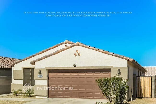3826 W St Anne Ave in Phoenix, AZ - Foto de edificio - Building Photo
