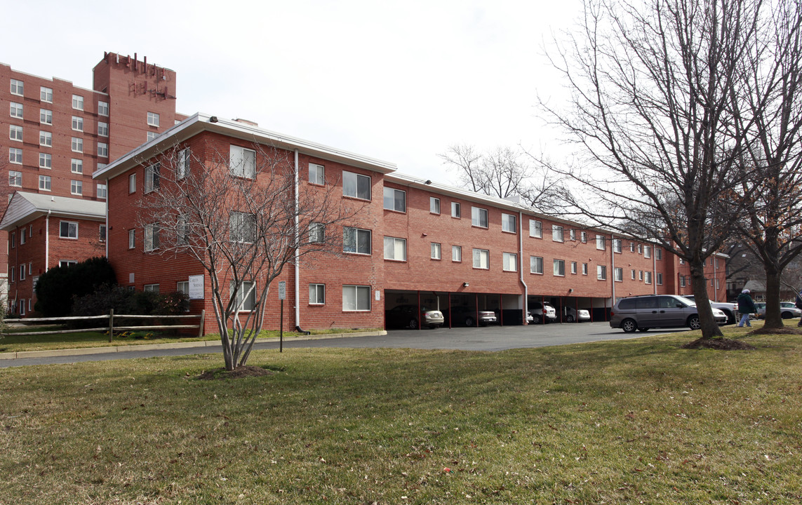 Carlyn Springs Apartments in Arlington, VA - Building Photo