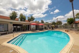 Fountain Estates Apartments in Escondido, CA - Foto de edificio - Building Photo