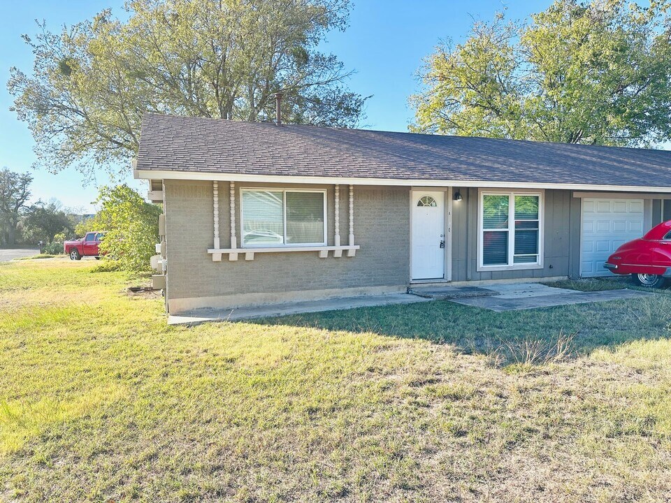 4748 Suburban Dr in Austin, TX - Building Photo