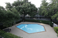 Valley View Condominiums in Dallas, TX - Building Photo - Building Photo