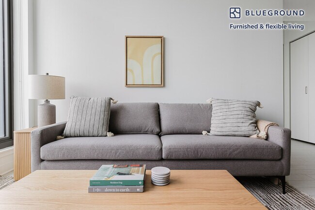 1035 W Van Buren St in Chicago, IL - Foto de edificio - Building Photo