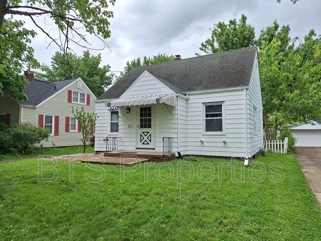 902 E Seneca Pl in Peoria, IL - Building Photo - Building Photo