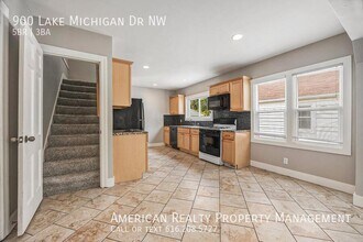 900 Lake Michigan Dr NW in Grand Rapids, MI - Building Photo - Building Photo