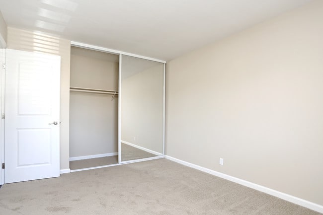 Del Prado Apartment Homes