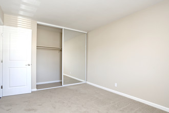 Del Prado Apartment Homes in Pleasanton, CA - Building Photo - Interior Photo