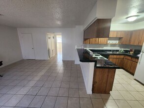 6975 Dunsbach Way in Las Vegas, NV - Building Photo - Building Photo