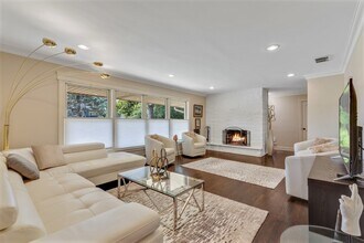 23W050 Hackberry Dr in Glen Ellyn, IL - Building Photo - Building Photo